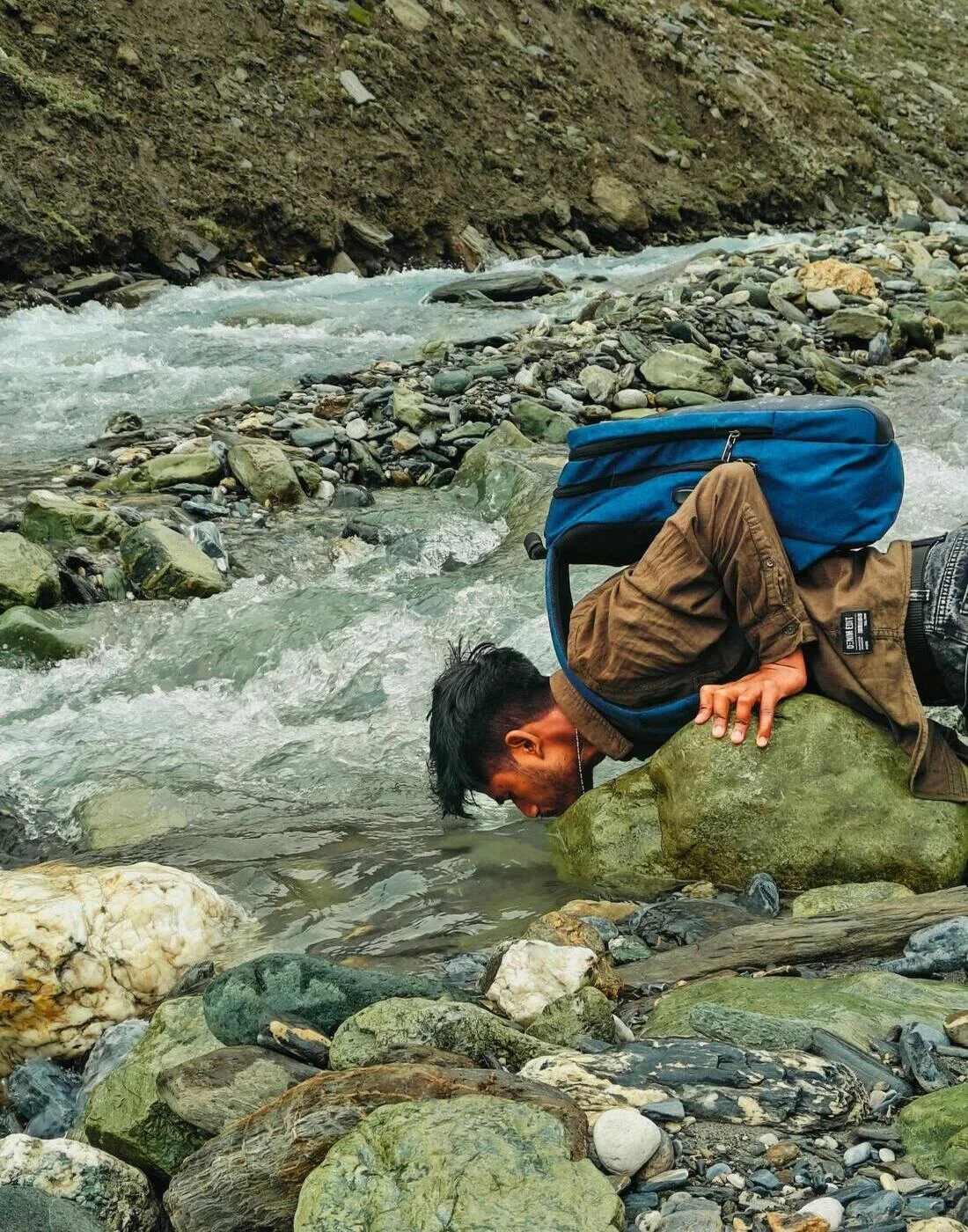 Fehler Wasser aus dem Fluss trinken