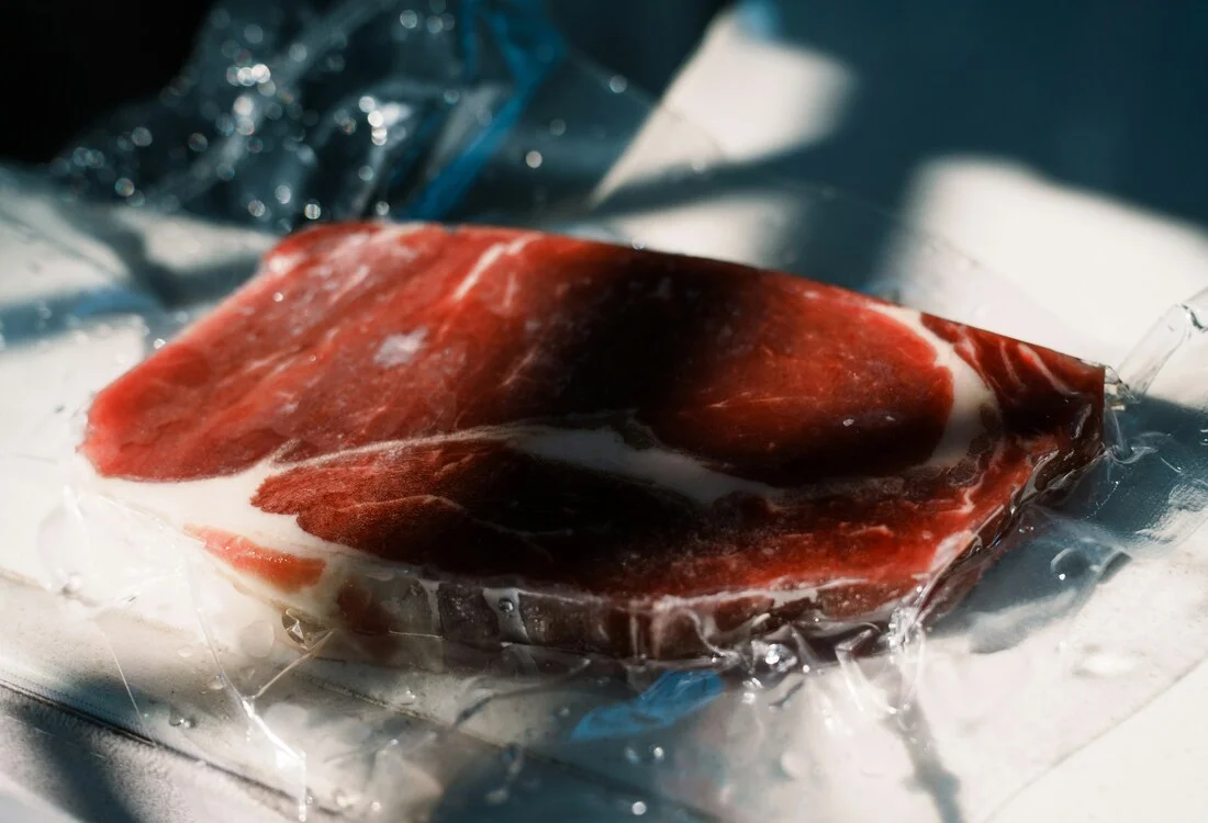 Vacuum packing meat