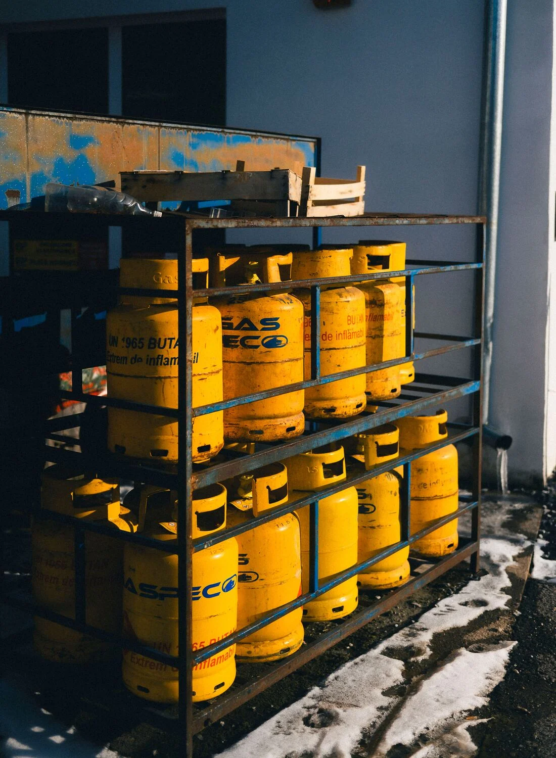 Storage of gas cylinders