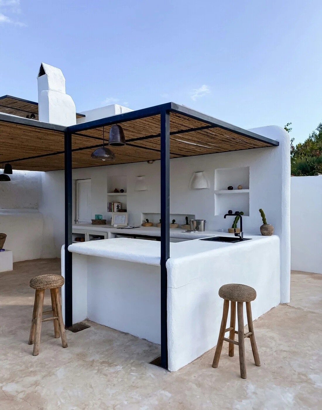 Outdoor kitchen white