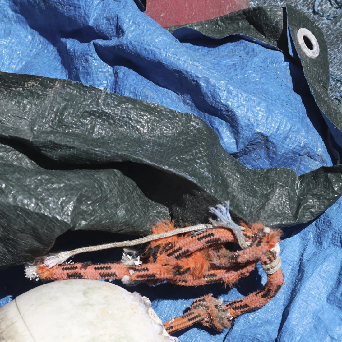 Tarpaulin and rope as carrying aid