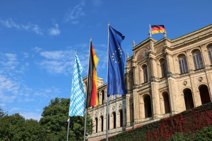 Politische Entwicklungen im Blick